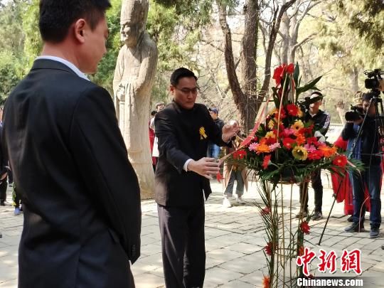 孔子第七十九代嫡长孙率孔子后裔曲阜祖茔家祭先祖