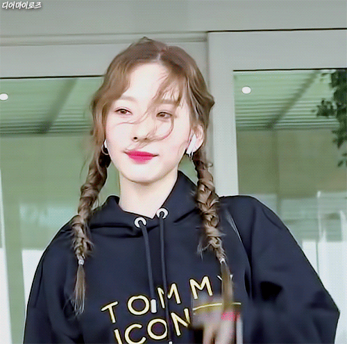 早安D站：香港千元酒店房价跌至两三百；00后做直播40天挣2万