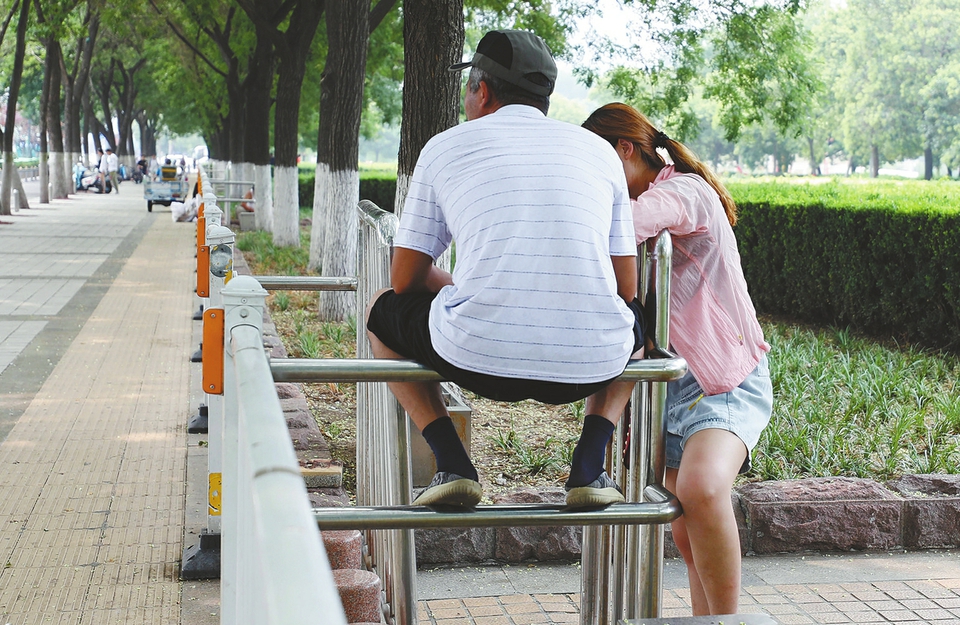 纳凉需心静 避暑要文明