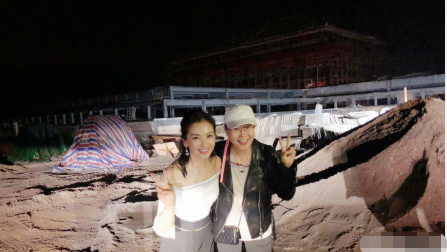 刘涛晒合照庆李少红64岁生日，赞其美丽大方才华横溢