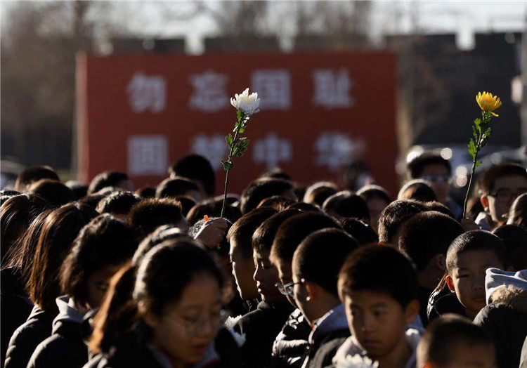 第五个国家公祭日首都各界代表在抗战馆参加悼念活动