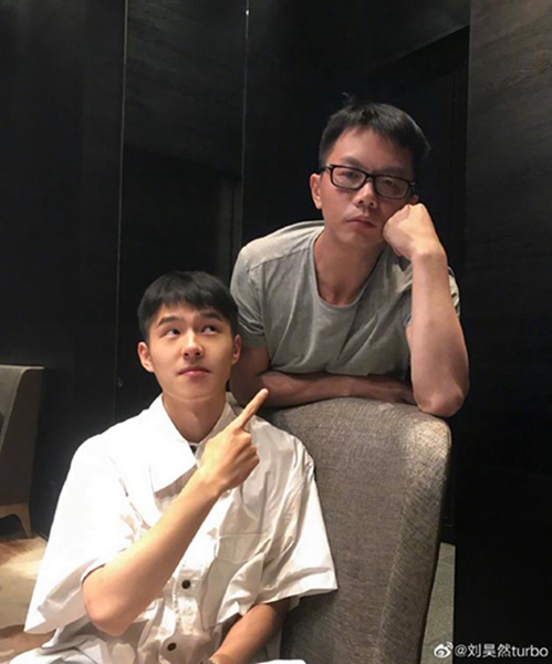 刘昊然与江南聚餐 刘昊然翻出江南的陈年诺言