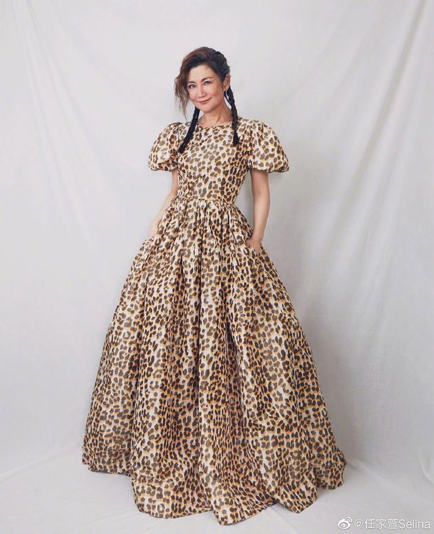 任家萱老年妆照 调侃自己是“老甜甜”