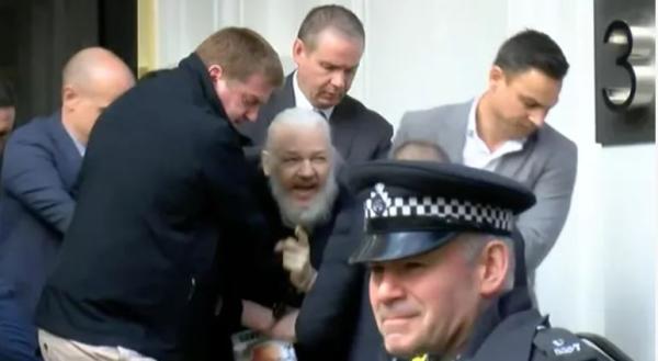 阿桑奇被英国警方逮捕，曾披露美国中东军事行动秘密文件